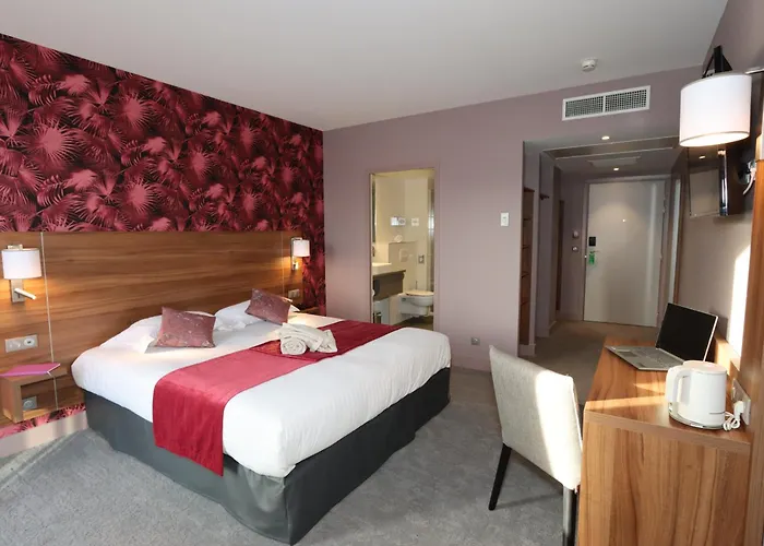 Western Eden Szálloda 3*