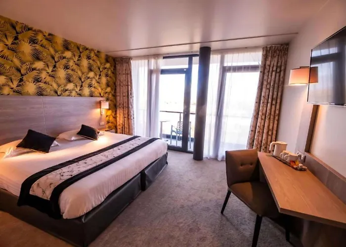 Western Eden Szálloda 3*